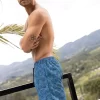 Pantaloneta de baño masculina con práctico bolsillo al lado derecho - Imagen 4